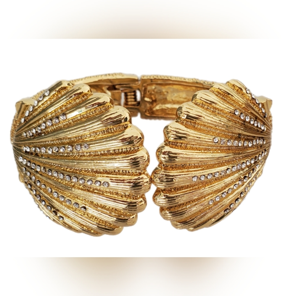 LILLY PULITZER Gold Tone Seashell Clamper Cuff Bracelet